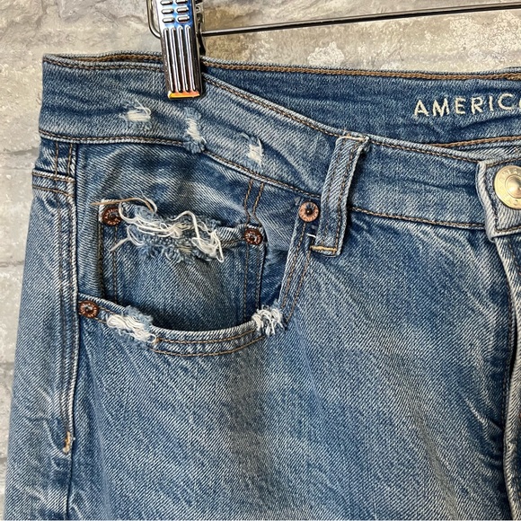 American Eagle Women's 14R Baggy Jeans. Medium Wash Blue Denim. Rigid Denim. AEO - Picture 5 of 13